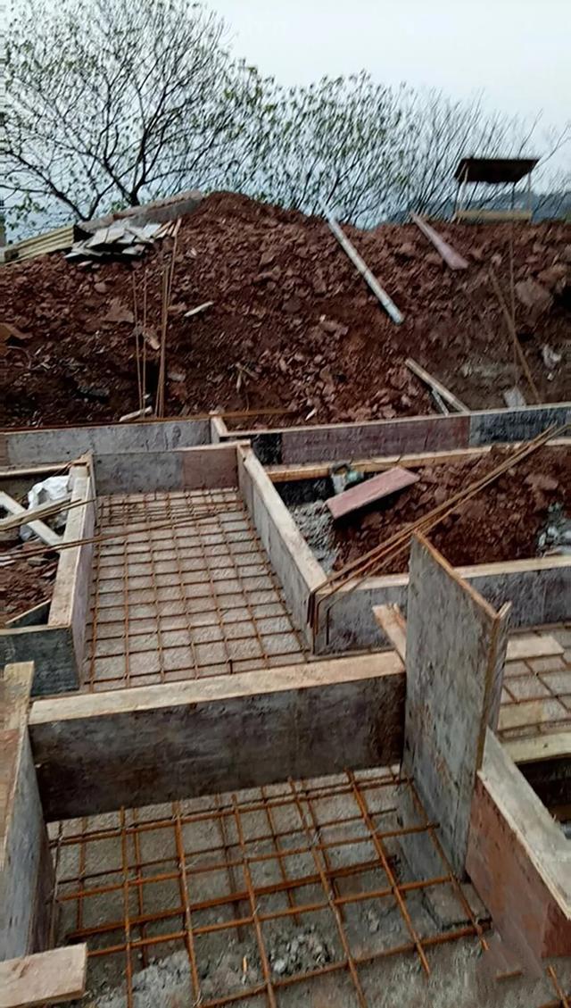 如何建造高性價(jià)比的兩層歐洲別墅？我?guī)闳ソㄖさ乜纯?讓你更早的了解別墅的建造！