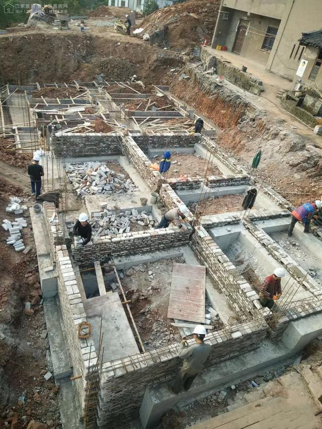 如何建造高性價(jià)比的兩層歐洲別墅？我?guī)闳ソㄖさ乜纯?讓你更早的了解別墅的建造！