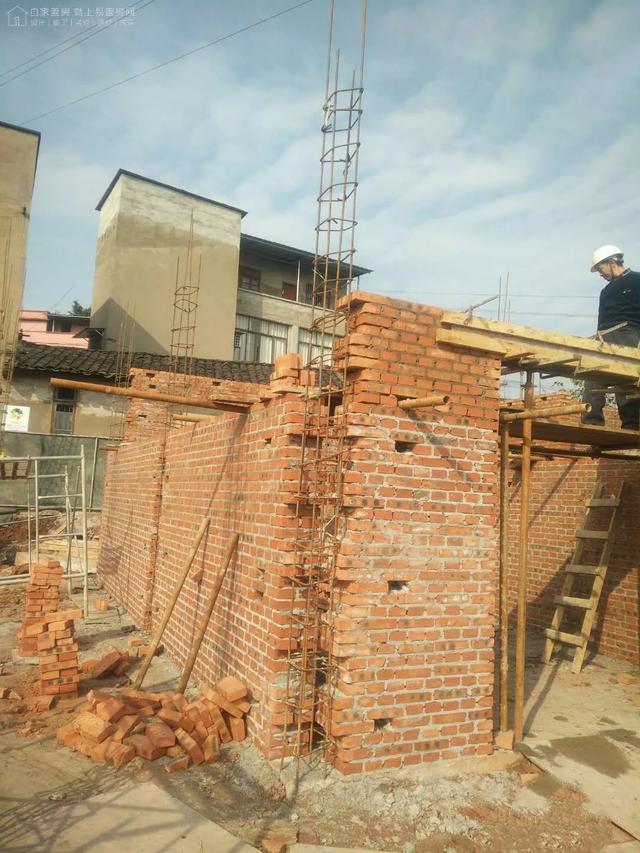如何建造高性價(jià)比的兩層歐洲別墅？我?guī)闳ソㄖさ乜纯?讓你更早的了解別墅的建造！