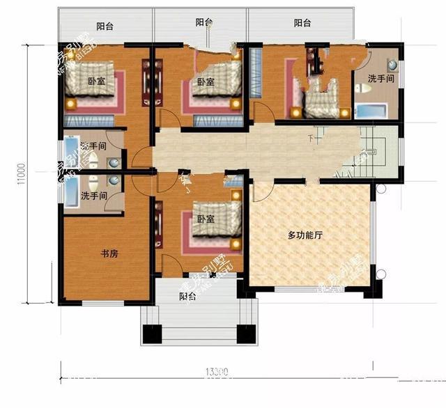 四層的鄉(xiāng)村別墅設計有斜屋頂，第一個客廳是空的，非常時尚有陽光的房間！